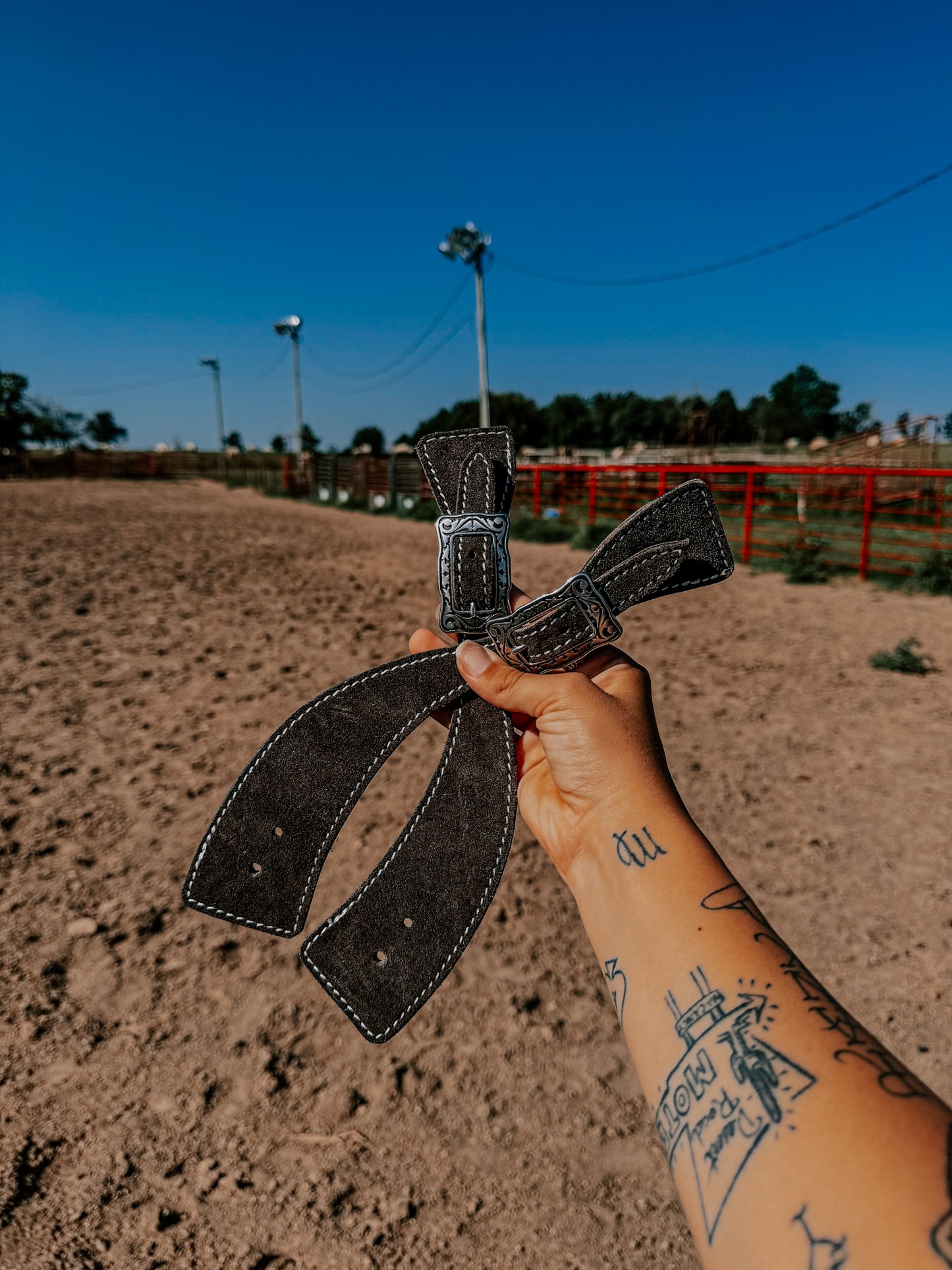 BRIARWOOD - WHITE STITCH